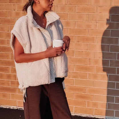Oversized Sherpa Fleece Vest for Women Cozy Sleeveless Jacket Gilet with Pockets & Button Closure Casual Minimalist Winter Tops Fleecevest Oversizedfit Women'Swear Basic Collared